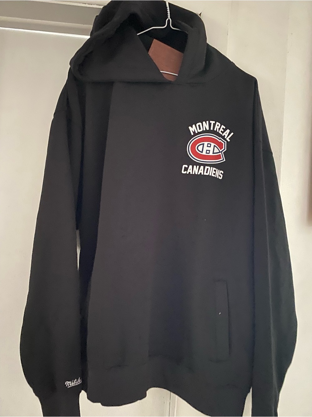 Michell & Ness Montreal Canadiens Size M Black Hooded Sweatshirt NWT unisex